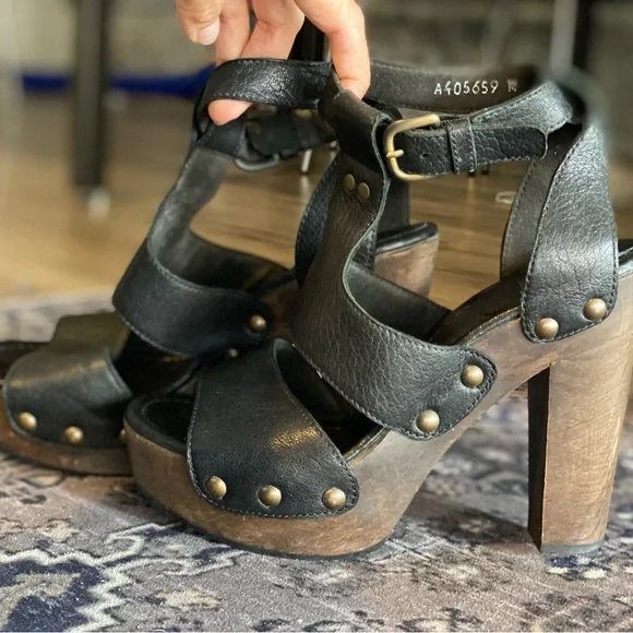 Stuart Weitzman Black Leather Heeled Sandals - Picture 2 of 4